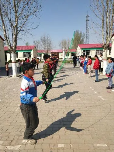 平台稳定性与合规示意图